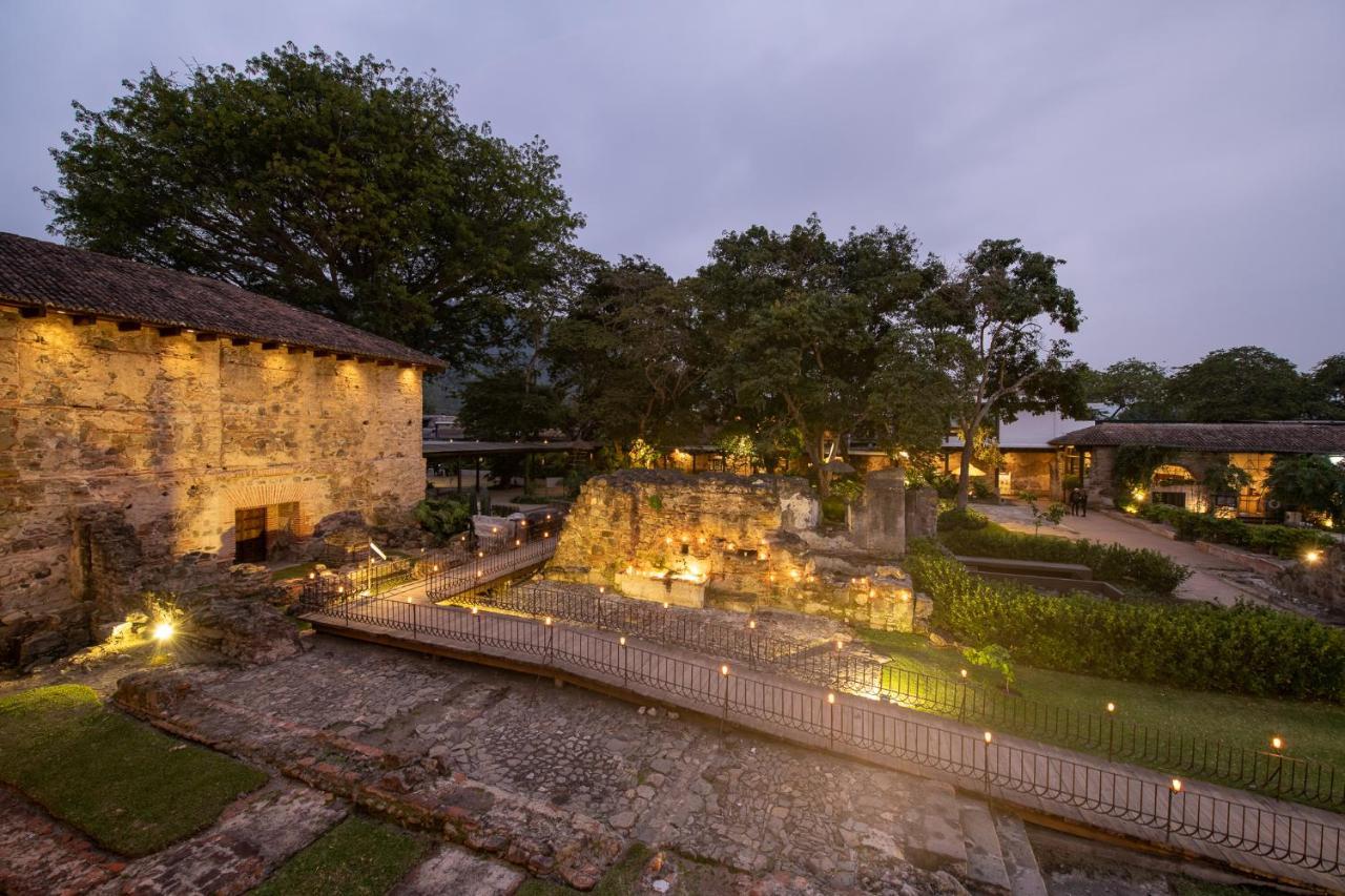 Hotel Museo Spa Casa Santo Domingo Antigua Luaran gambar The resort at night