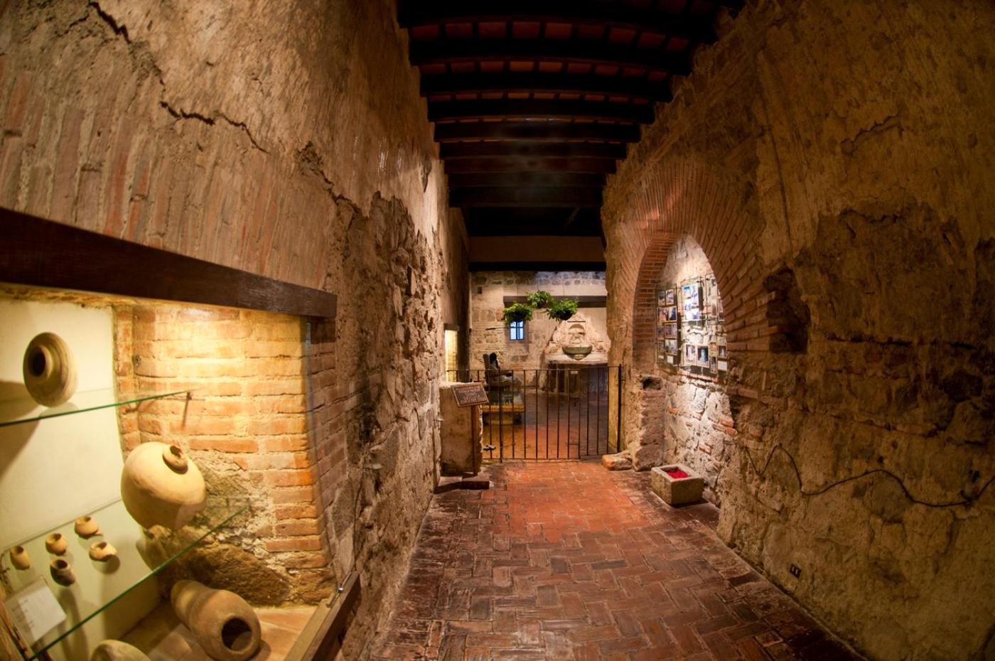 Hotel Museo Spa Casa Santo Domingo Antigua Luaran gambar The narrowest street in the world